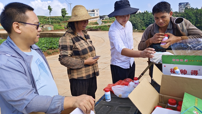 石原金牛為云南種植戶送技術(shù)、送優(yōu)惠