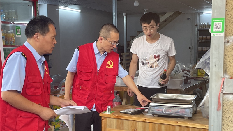 浦江農(nóng)批市場(chǎng)開展“亮出黨員身份，引領(lǐng)誠(chéng)信經(jīng)營(yíng)”主題黨日活動(dòng)